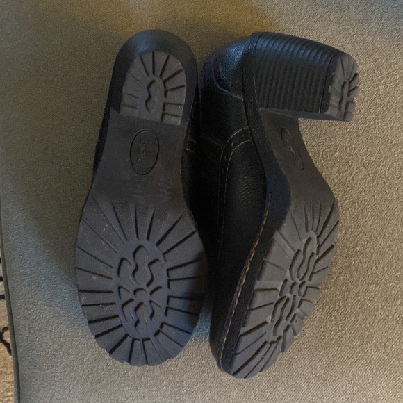 Black women’s booties - Picture 4 of 9